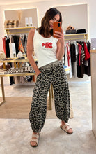 Load image into Gallery viewer, CUFFED ANKLE ANIMAL PRINT JOGGER
