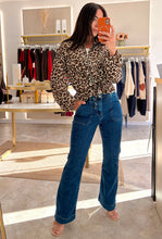 Load image into Gallery viewer, ANIMAL PRINT LIGHTWEIGHT ZIP JACKET
