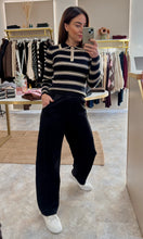 Load image into Gallery viewer, RELAXED BLACK DENIM BARREL LEG JEANS
