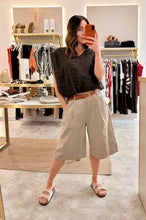 Load image into Gallery viewer, BUBBLE HEM LINEN TOP - brown
