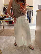 Load image into Gallery viewer, CREAM SHIRRED WAISTBAND SPLIT TROUSERS
