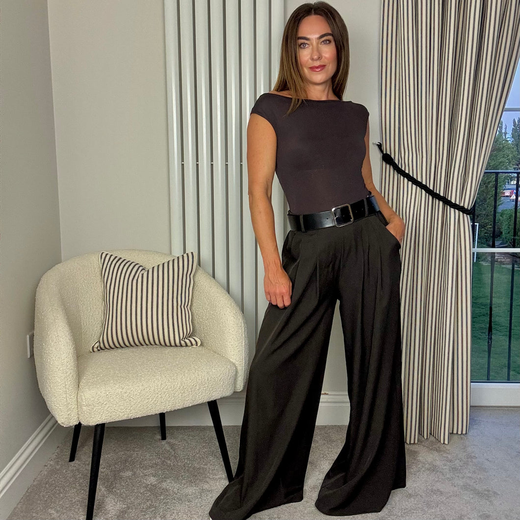 BELTED WIDE LEG TROUSERS - BROWN