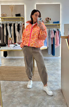 Load image into Gallery viewer, MOCHA POCKET FRONT BARREL TROUSER - cotton poplin
