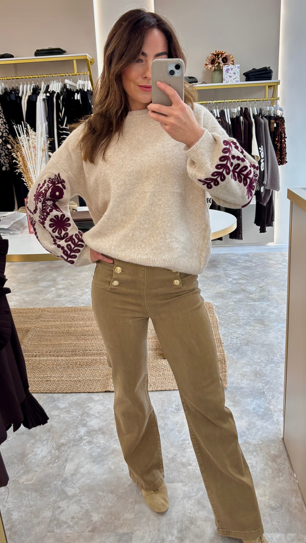 EMBROIDERED SLEEVE KNIT