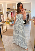 Load image into Gallery viewer, WHITE/NAVY CHEESECLOTH PAISLEY DRESS
