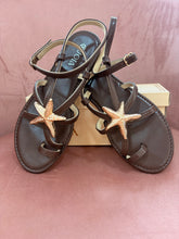 Load image into Gallery viewer, BROWN STARFISH DETAIL FLAT SANDALS
