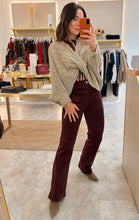 Load image into Gallery viewer, REVERSIBLE WOOL BLEND TWIST CHUNKY KNIT  -latte
