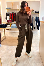 Load image into Gallery viewer, EVERYDAY COMFORT JOGGERS - brown
