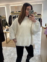 Load image into Gallery viewer, OVERSIZED KNIT -cream
