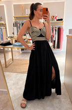 Load image into Gallery viewer, BLACK CONTRAST BODICE MAXI DRESS
