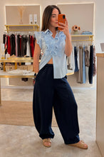 Load image into Gallery viewer, SLEEVELESS RUFFLE BLOUSE - sky
