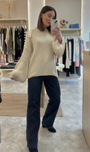 Load image into Gallery viewer, CREAM BALLOON SLEEVE KNIT
