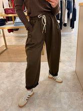 Load image into Gallery viewer, EVERYDAY COMFORT JOGGERS - brown
