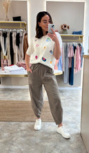 Load image into Gallery viewer, MOCHA POCKET FRONT BARREL TROUSER - cotton poplin
