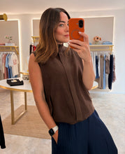 Load image into Gallery viewer, ZIP UP KNIT GILET - brown
