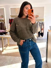 Load image into Gallery viewer, RIBBED KNIT JUMPER WITH BUTTON POCKETS - brown
