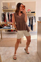 Load image into Gallery viewer, LINEN BLEND BELTED SHORTS- beige
