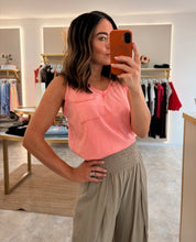 Load image into Gallery viewer, EVERYDAY POCKET VEST pink
