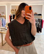 Load image into Gallery viewer, BUBBLE HEM LINEN TOP - brown
