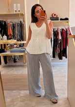 Load image into Gallery viewer, LINEN PEPLUM TOP- white
