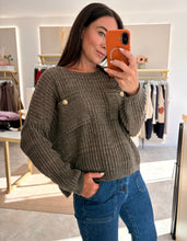 Load image into Gallery viewer, RIBBED KNIT JUMPER WITH BUTTON POCKETS - brown
