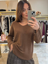 Load image into Gallery viewer, FINE KNIT SLOUCH JUMPER
