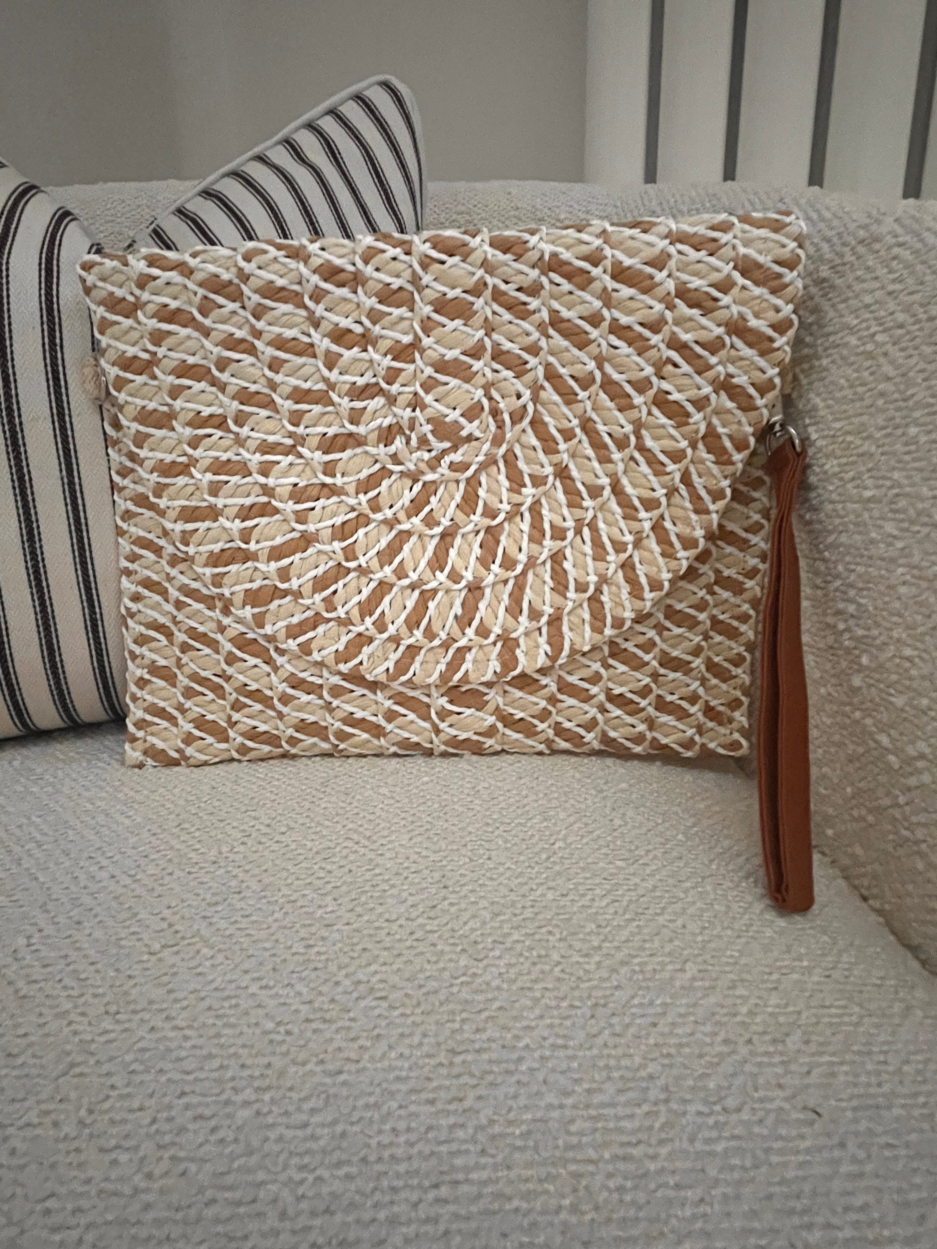 BEIGE FLECKED WOVEN STRAW ENVELOPE BAG