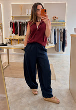 Load image into Gallery viewer, ZIP UP KNIT GILET - burgundy
