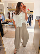Load image into Gallery viewer, STONE LIGHTWEIGHT BARREL LEG TROUSER
