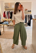 Load image into Gallery viewer, KHAKI LIGHTWEIGHT BARREL LEG TROUSER
