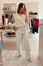 Load image into Gallery viewer, BUBBLE HEM LINEN TOP- stone
