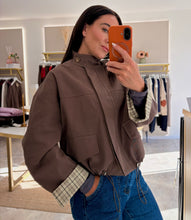 Load image into Gallery viewer, PLAID TRIMMED CROPPED UTILITY JACKET
