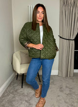 Load image into Gallery viewer, KHAKI THIN QUILT JACKET WITH LEOPARD LINING
