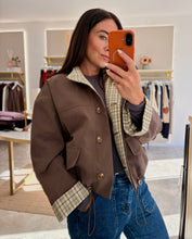 Load image into Gallery viewer, PLAID TRIMMED CROPPED UTILITY JACKET

