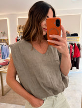 Load image into Gallery viewer, BUBBLE HEM LINEN TOP- mocha
