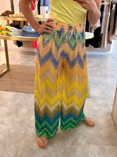 Load image into Gallery viewer, YELLOW PLISSÉ CHEVRON TROUSER
