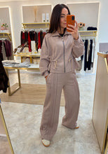 Load image into Gallery viewer, ZIP UP TRACKSUIT - oatmeal
