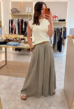 Load image into Gallery viewer, FINE KNIT SLEEVELESS RUFFLE NECK TOP- cream
