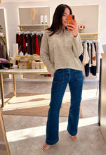 Load image into Gallery viewer, RIBBED KNIT JUMPER WITH BUTTON POCKETS beige
