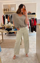 Load image into Gallery viewer, BUBBLE HEM LINEN TOP- mocha
