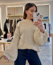 Load image into Gallery viewer, CREAM BALLOON SLEEVE KNIT
