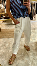 Load image into Gallery viewer, WHITE FRONT POCKET TROUSER
