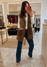 Load image into Gallery viewer, CHESTNUT LONGLINE FAUX SUEDE &amp; SHEARLING GILET
