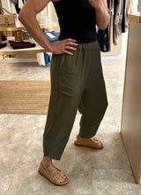 Load image into Gallery viewer, KHAKI FRONT POCKET TROUSER
