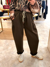 Load image into Gallery viewer, EVERYDAY COMFORT JOGGERS - brown
