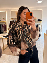 Load image into Gallery viewer, SATIN LEOPARD BOMBER JACKET - mocha
