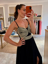 Load image into Gallery viewer, BLACK CONTRAST BODICE MAXI DRESS
