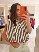 Load image into Gallery viewer, CAP SLEEVE BUBBLE HEM SHIRT - chocolate/white
