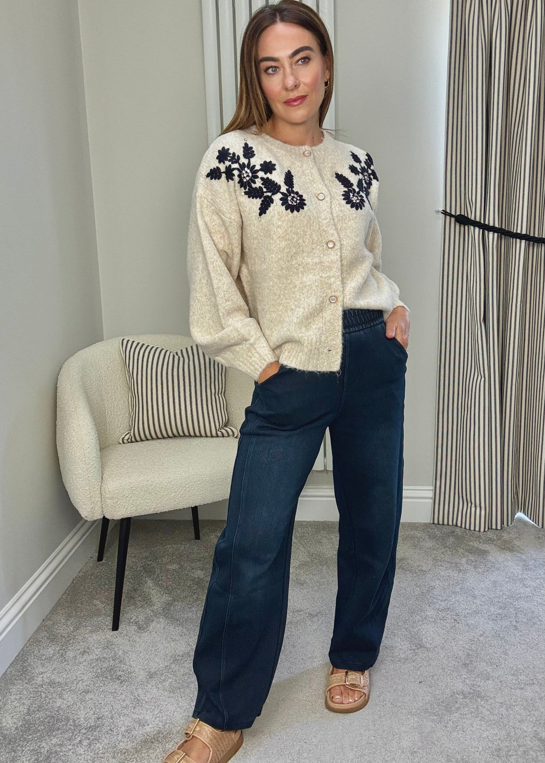 IVORY EMBROIDERED CARDI