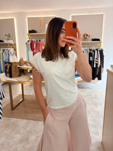 Load image into Gallery viewer, CHARM TRIM SLEEVELESS TEE
